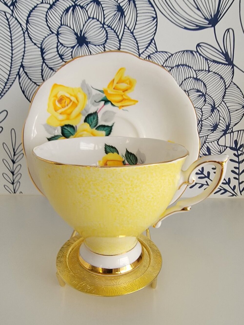 Royal Standard teacup & saucer yellow roses gold trim footed cup scalloped rim